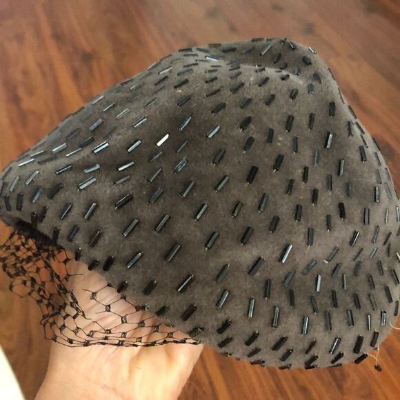Christine Vintage Park Ave., New York elegant hat with mesh veil beaded gray - Picture 3 of 7